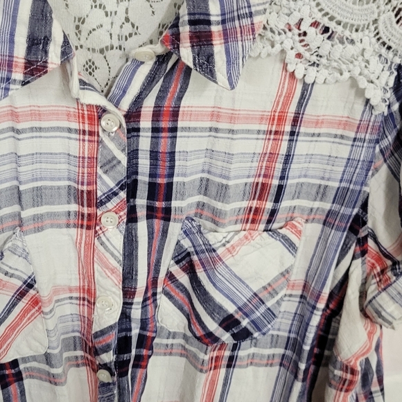 Westport 2X Button Short Sleeve Lace Shoulder Top - Picture 4 of 8